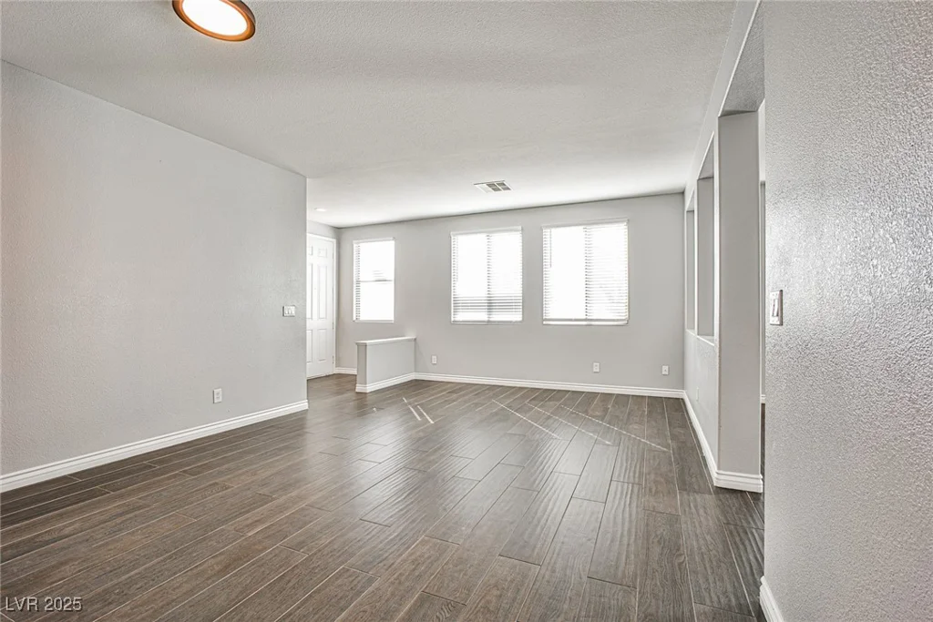 5575 Cresent Valley, Las Vegas, NV 89148