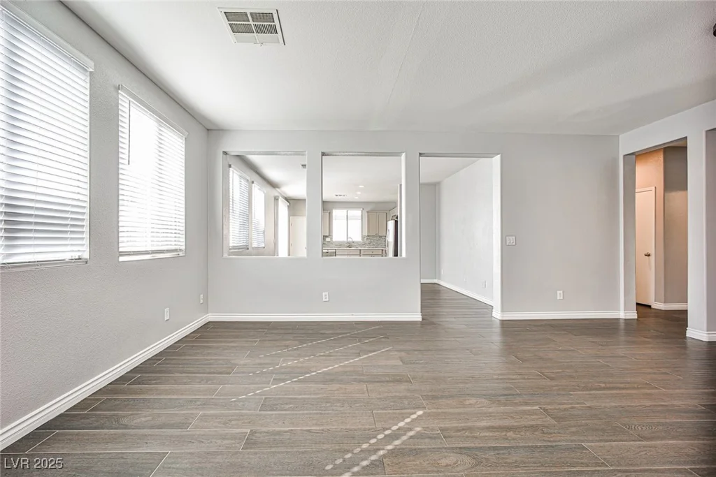5575 Cresent Valley, Las Vegas, NV 89148
