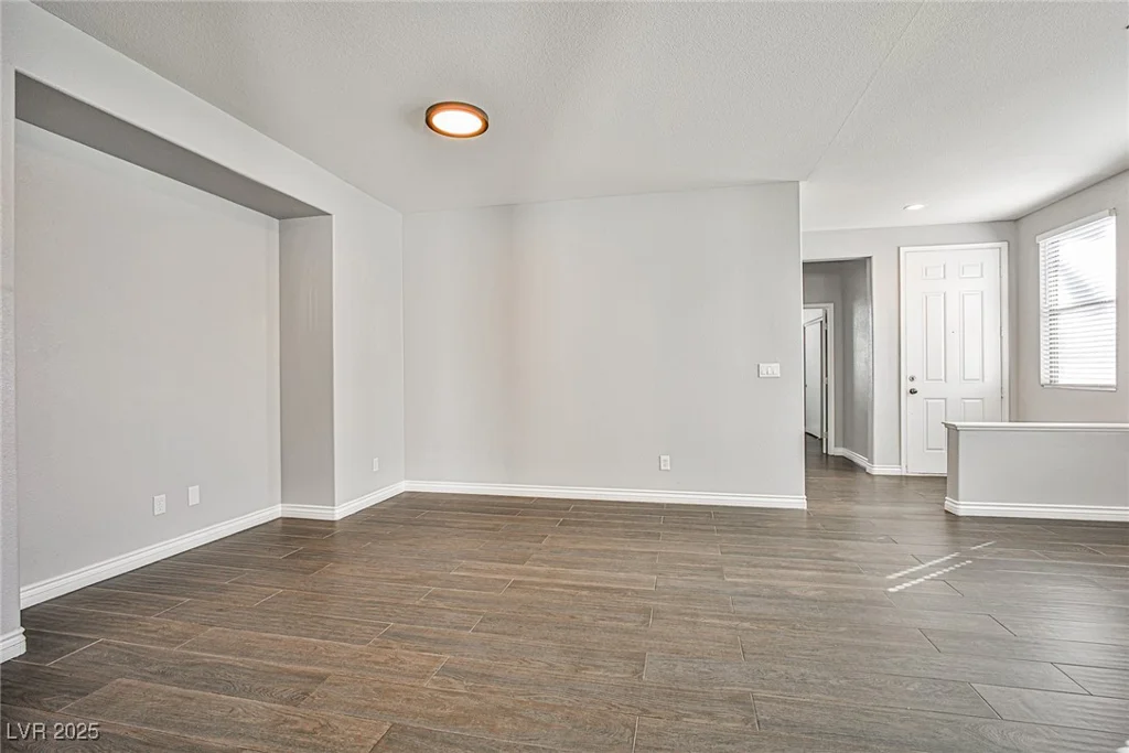 5575 Cresent Valley, Las Vegas, NV 89148