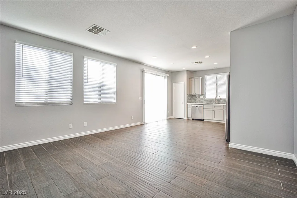 5575 Cresent Valley, Las Vegas, NV 89148