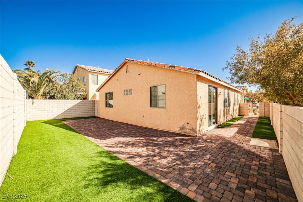 5575 Cresent Valley, Las Vegas, NV 89148