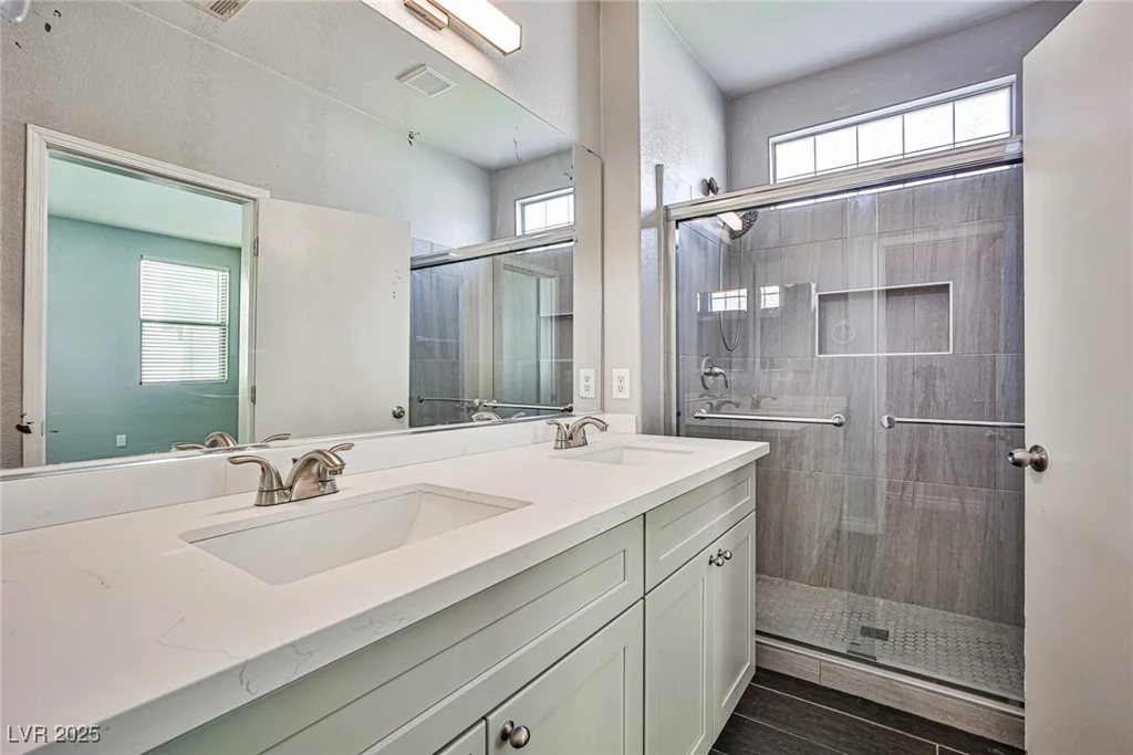 5575 Cresent Valley, Las Vegas, NV 89148