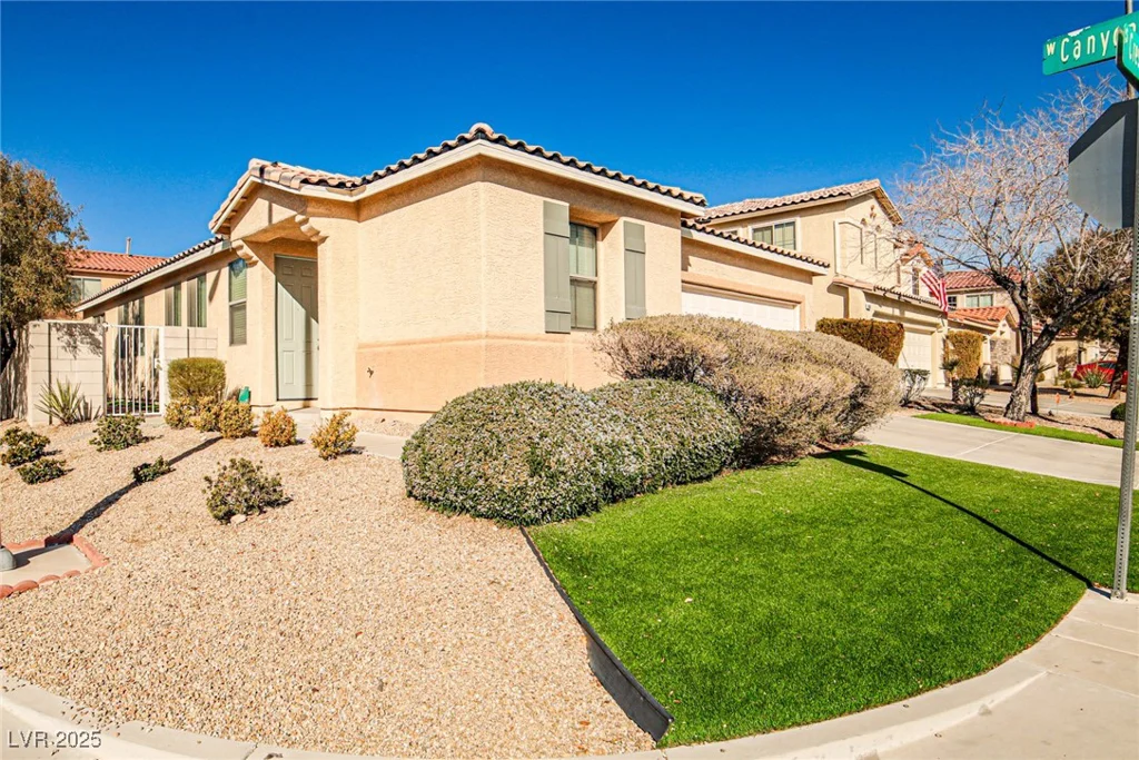 5575 Cresent Valley, Las Vegas, NV 89148
