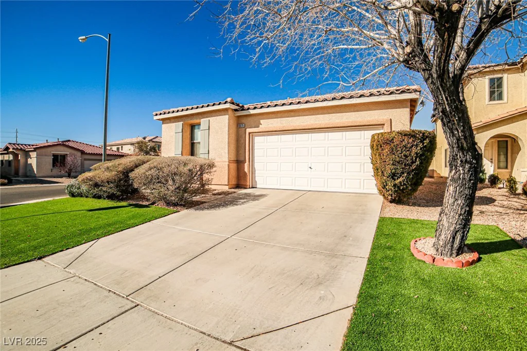 5575 Cresent Valley, Las Vegas, NV 89148