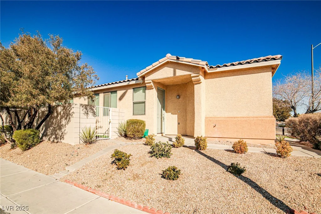 5575 Cresent Valley, Las Vegas, NV 89148