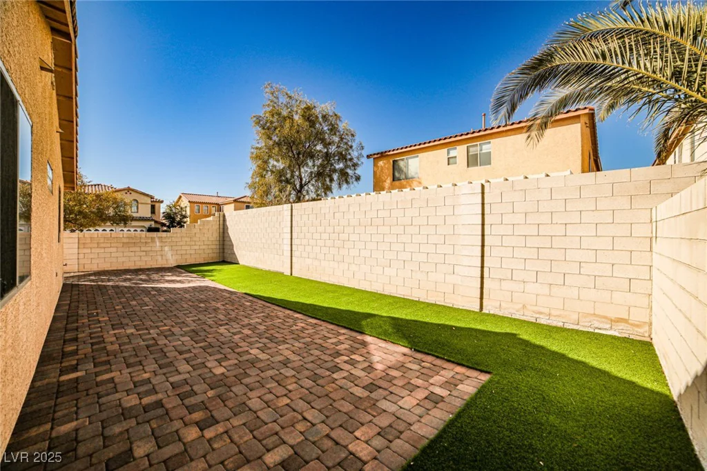 5575 Cresent Valley, Las Vegas, NV 89148