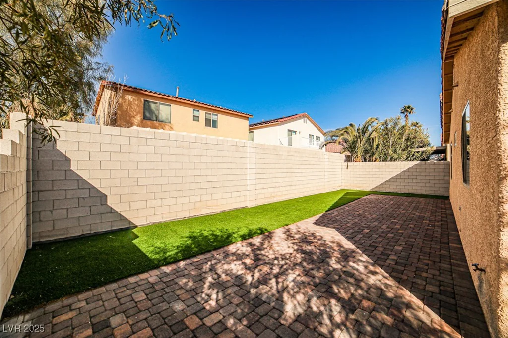 5575 Cresent Valley, Las Vegas, NV 89148
