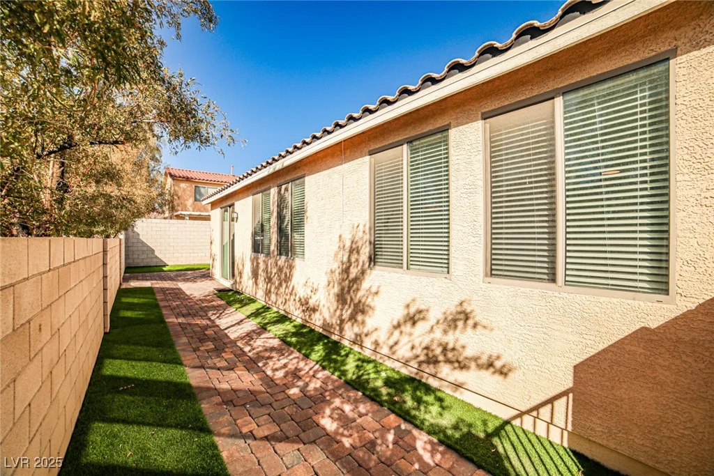 5575 Cresent Valley, Las Vegas, NV 89148