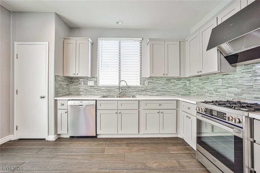 5575 Cresent Valley, Las Vegas, NV 89148
