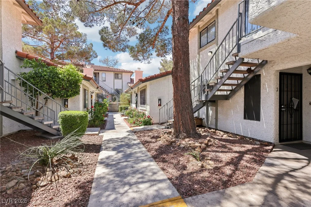 6711 Charleston, Las Vegas, NV 89146