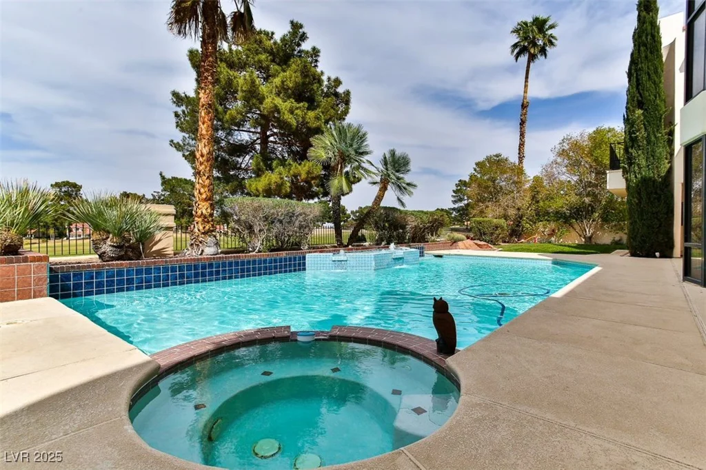 42 Gulf Stream, Las Vegas, NV 89113