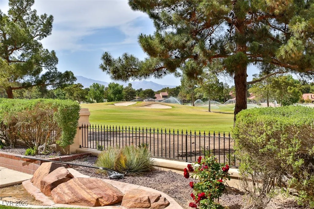 42 Gulf Stream, Las Vegas, NV 89113