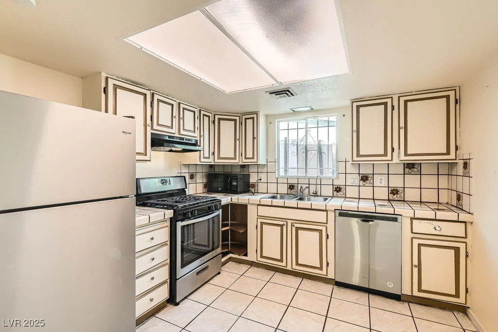 5317 Holmby, Las Vegas, NV 89146