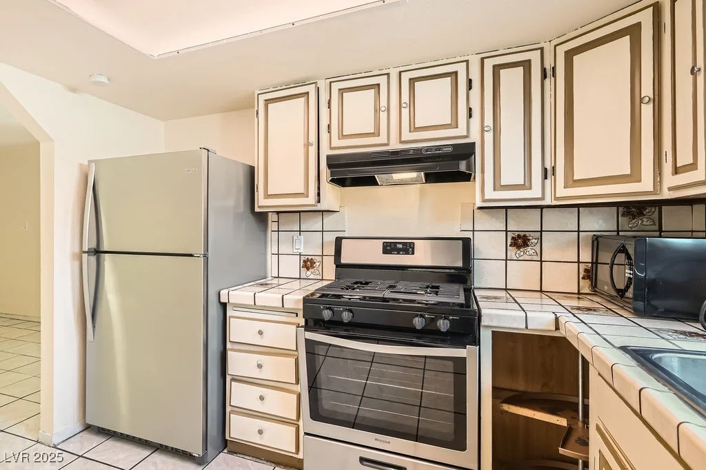 5317 Holmby, Las Vegas, NV 89146