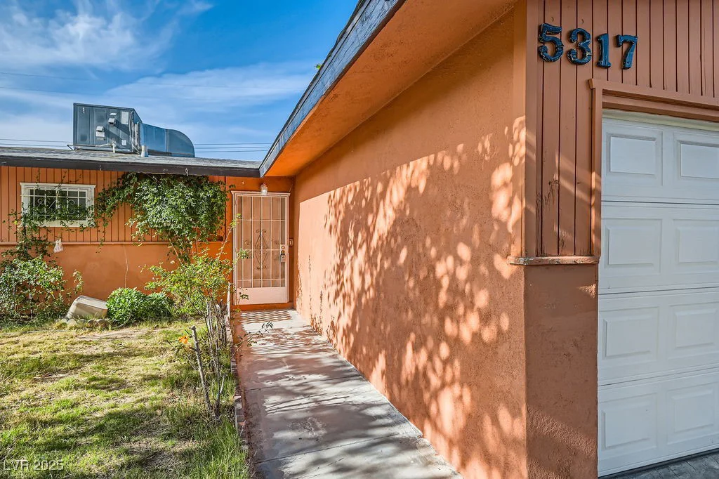 5317 Holmby, Las Vegas, NV 89146