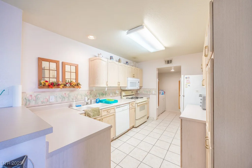 7985 Simone, Las Vegas, NV 89147