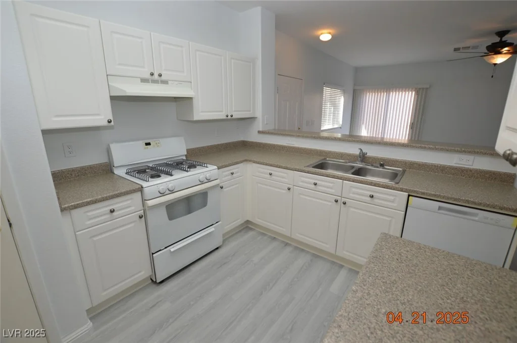 9343 Leaping Deer, Las Vegas, NV 89178
