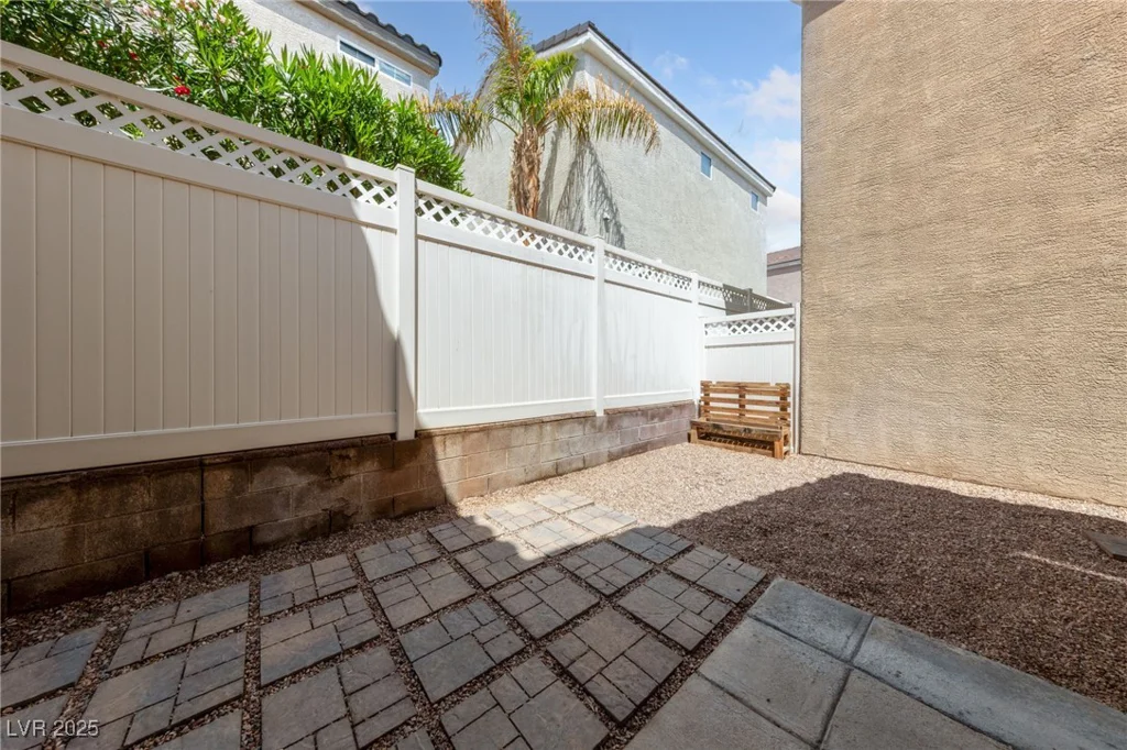 7589 Grassy Bank, Las Vegas, NV 89139