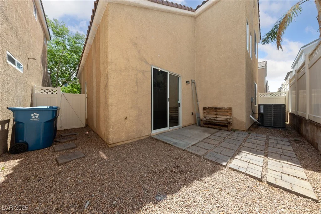 7589 Grassy Bank, Las Vegas, NV 89139