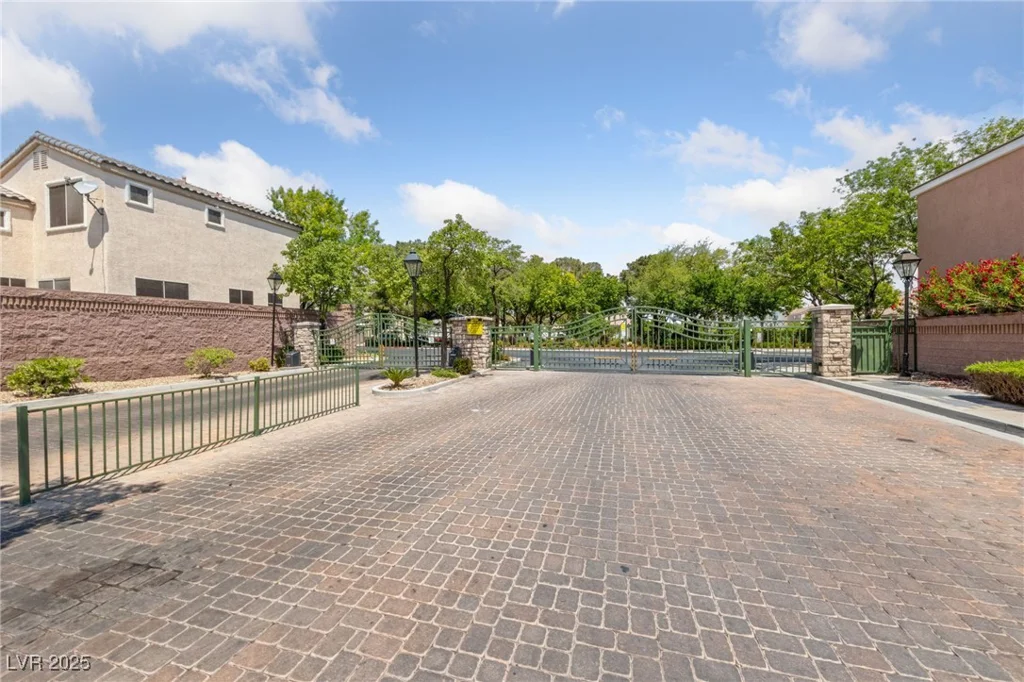 7589 Grassy Bank, Las Vegas, NV 89139