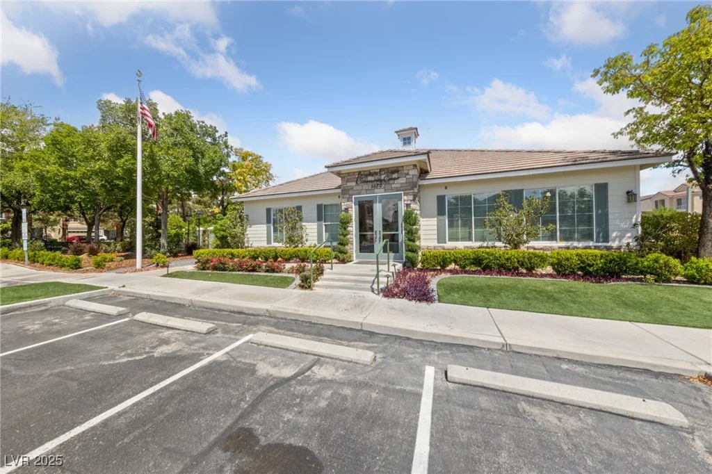 7589 Grassy Bank, Las Vegas, NV 89139