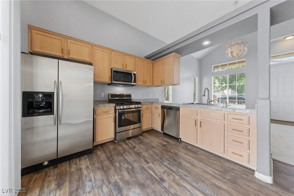 7589 Grassy Bank, Las Vegas, NV 89139