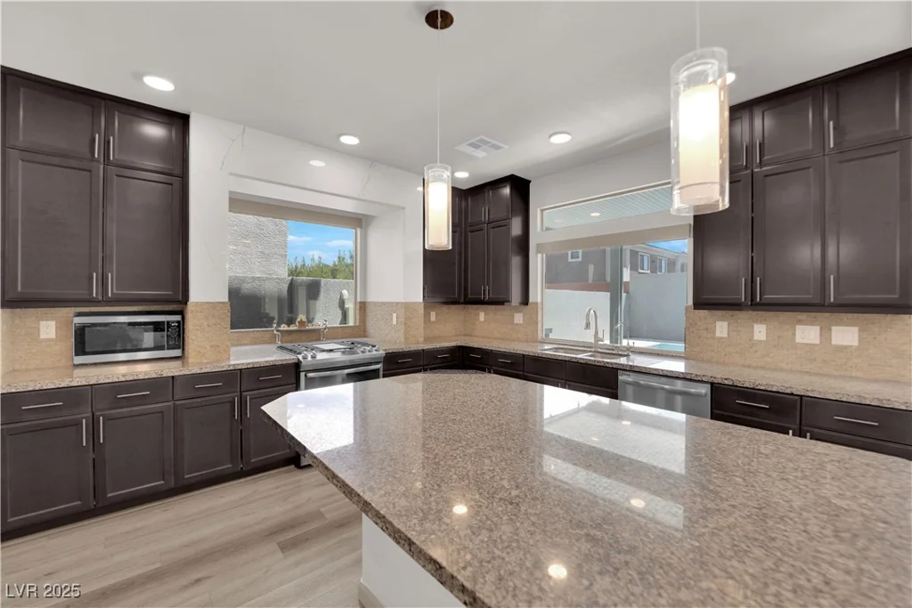6643 Tangled Vines, Las Vegas, NV 89139