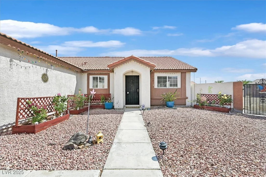 2805 El Cubano, North Las Vegas, NV 89030