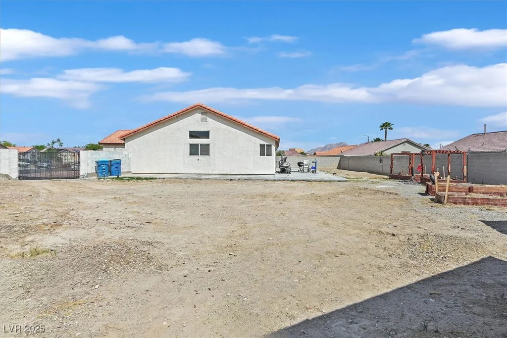 2805 El Cubano, North Las Vegas, NV 89030