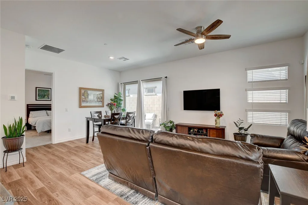 897 Woodburn, Las Vegas, NV 89138