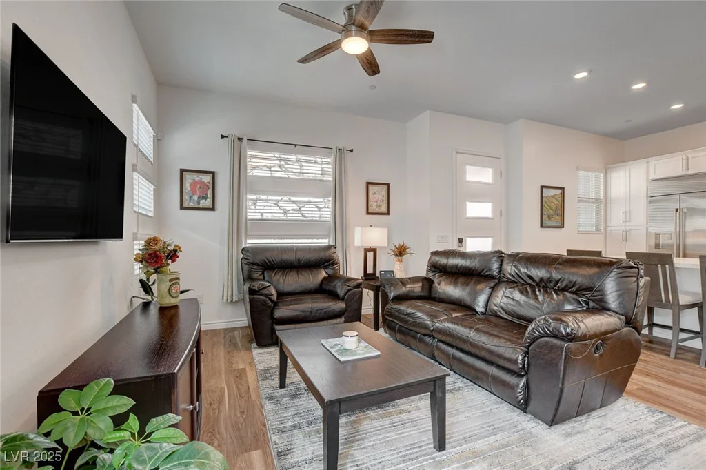 897 Woodburn, Las Vegas, NV 89138