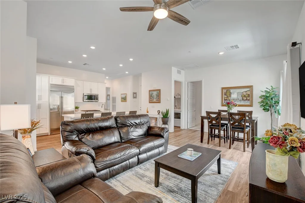 897 Woodburn, Las Vegas, NV 89138
