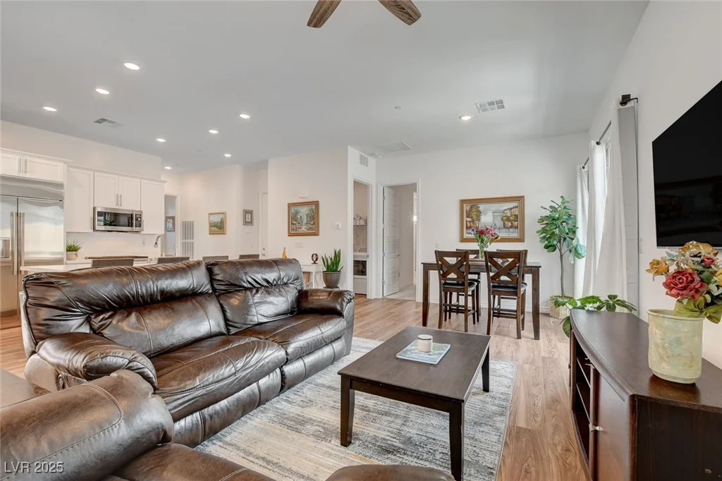 897 Woodburn, Las Vegas, NV 89138