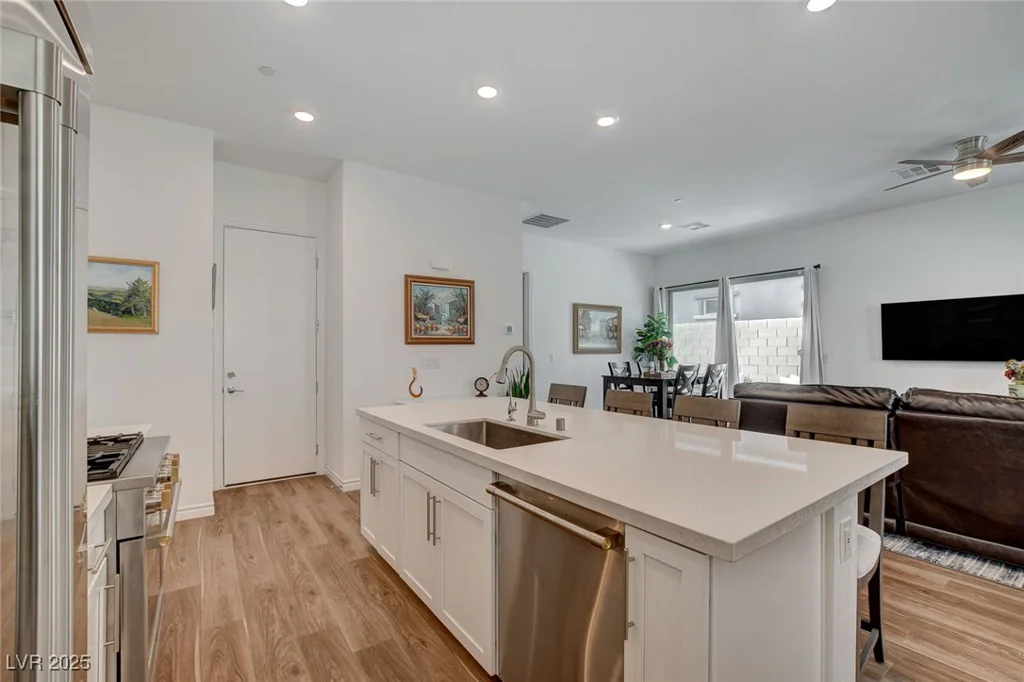 897 Woodburn, Las Vegas, NV 89138