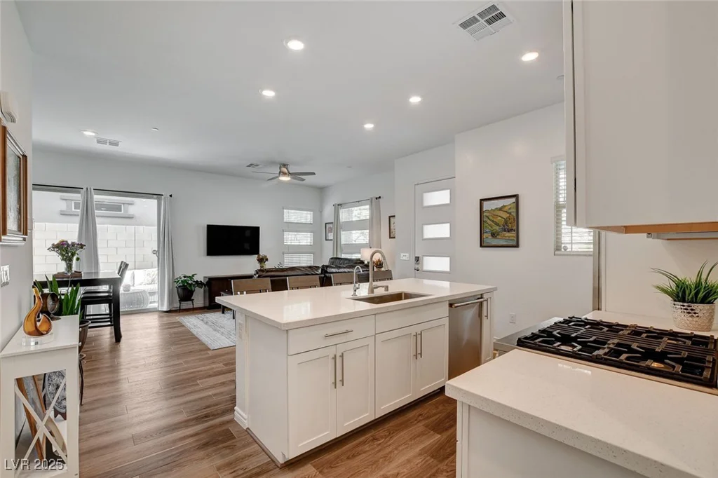 897 Woodburn, Las Vegas, NV 89138
