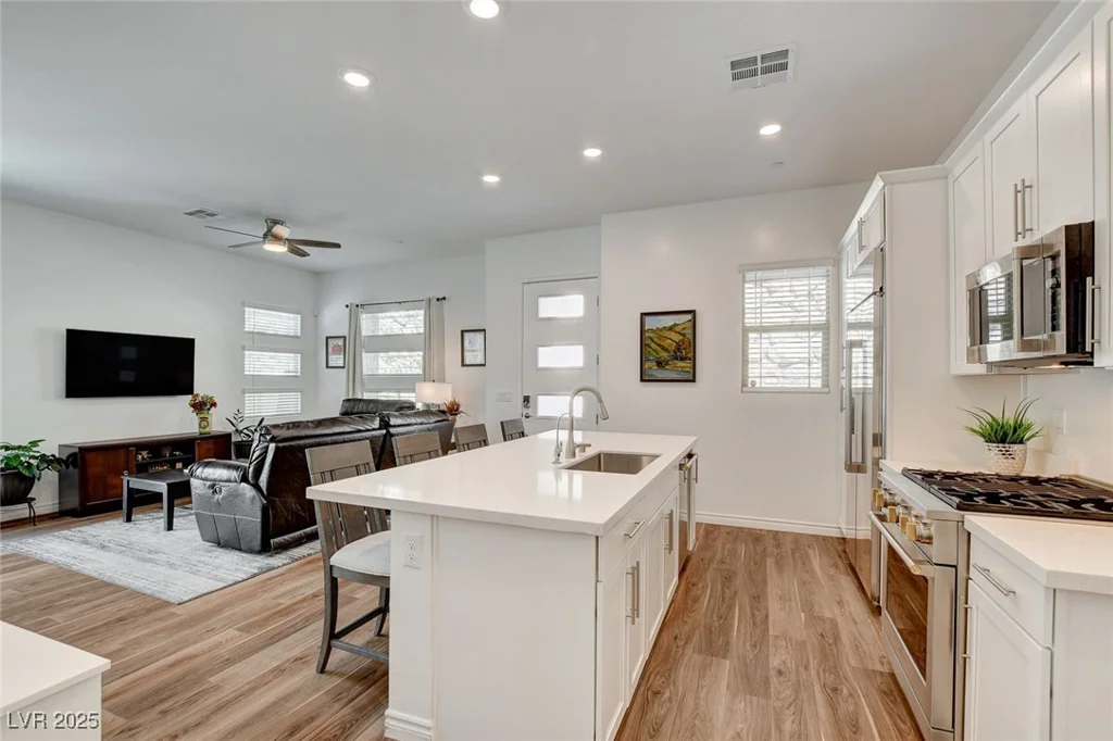 897 Woodburn, Las Vegas, NV 89138