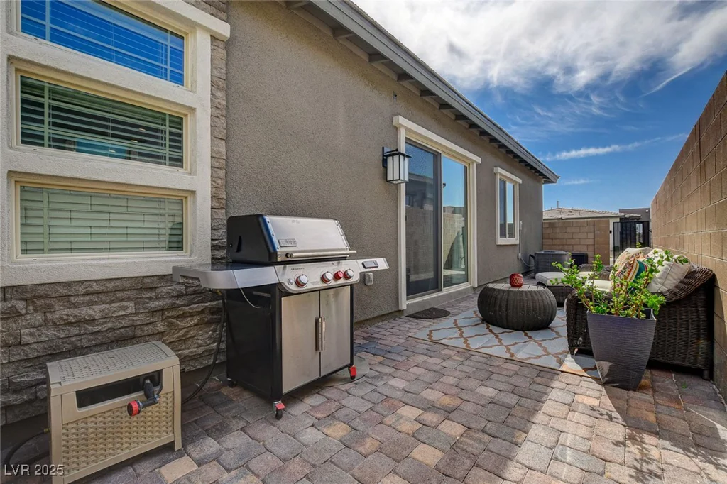 897 Woodburn, Las Vegas, NV 89138