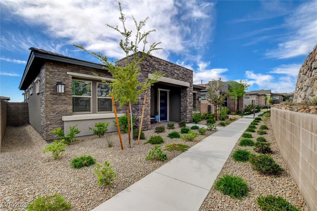 897 Woodburn, Las Vegas, NV 89138
