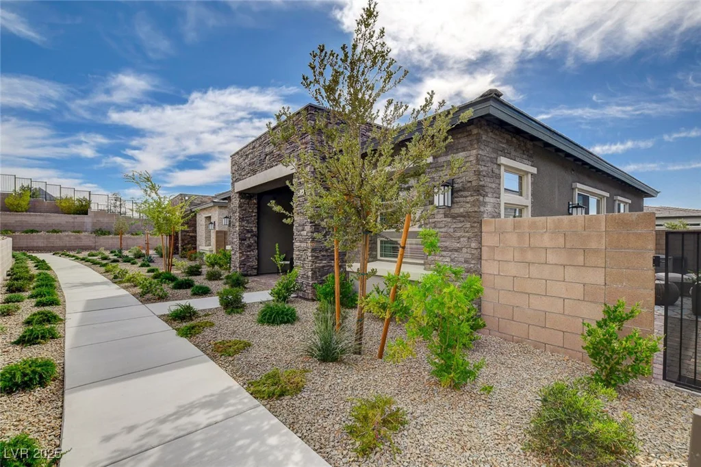 897 Woodburn, Las Vegas, NV 89138