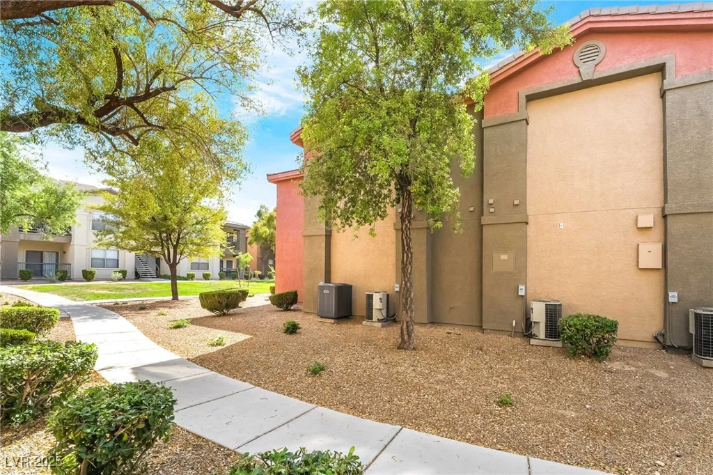 8000 Badura, Las Vegas, NV 89113