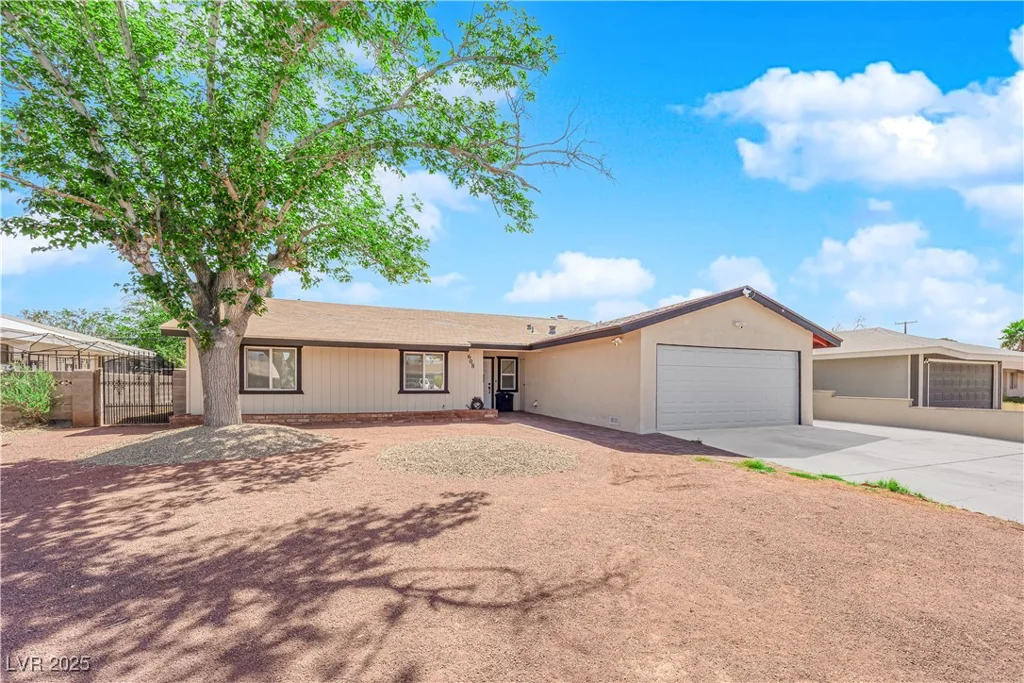 608 McDermit, Las Vegas, NV 89107