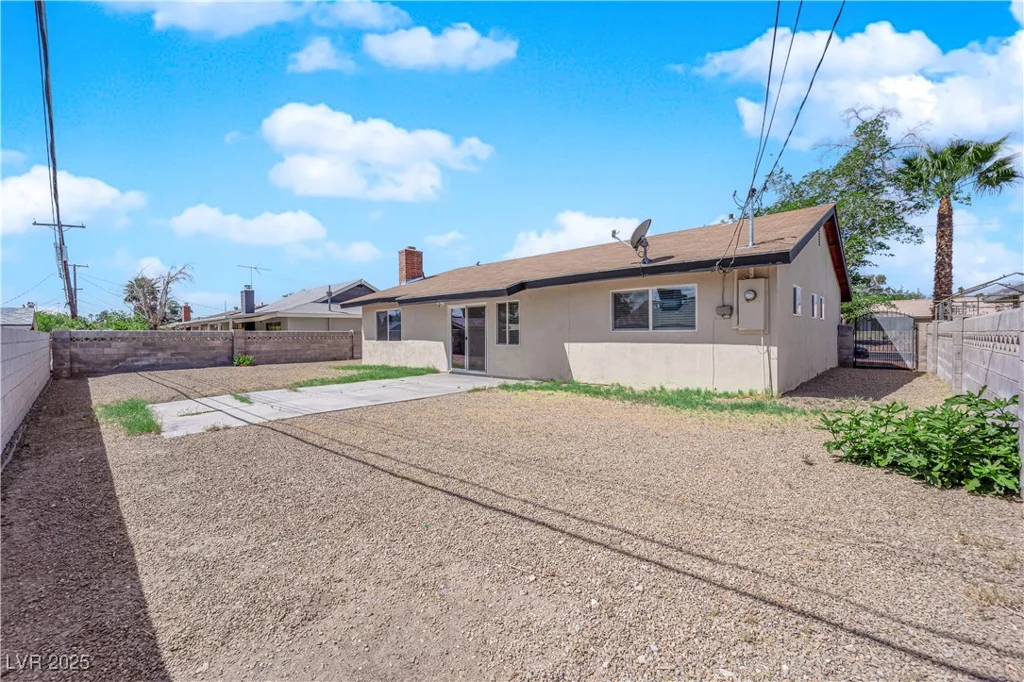 608 McDermit, Las Vegas, NV 89107