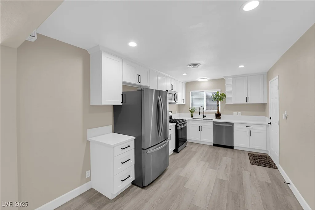 608 McDermit, Las Vegas, NV 89107