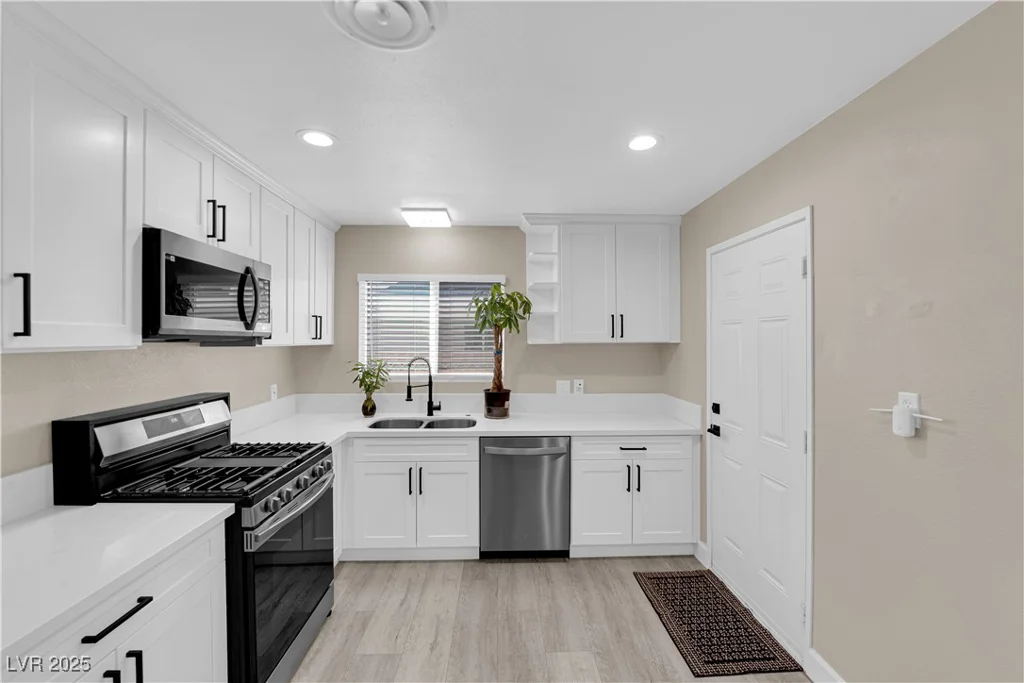 608 McDermit, Las Vegas, NV 89107