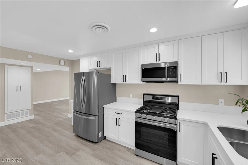 608 McDermit, Las Vegas, NV 89107