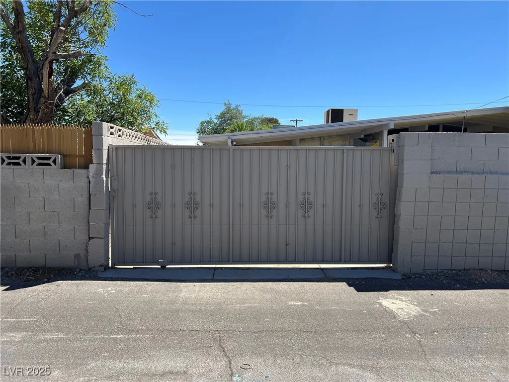 304 Crestline, Las Vegas, NV 89107