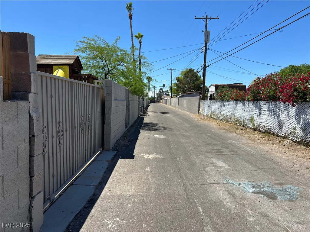 304 Crestline, Las Vegas, NV 89107