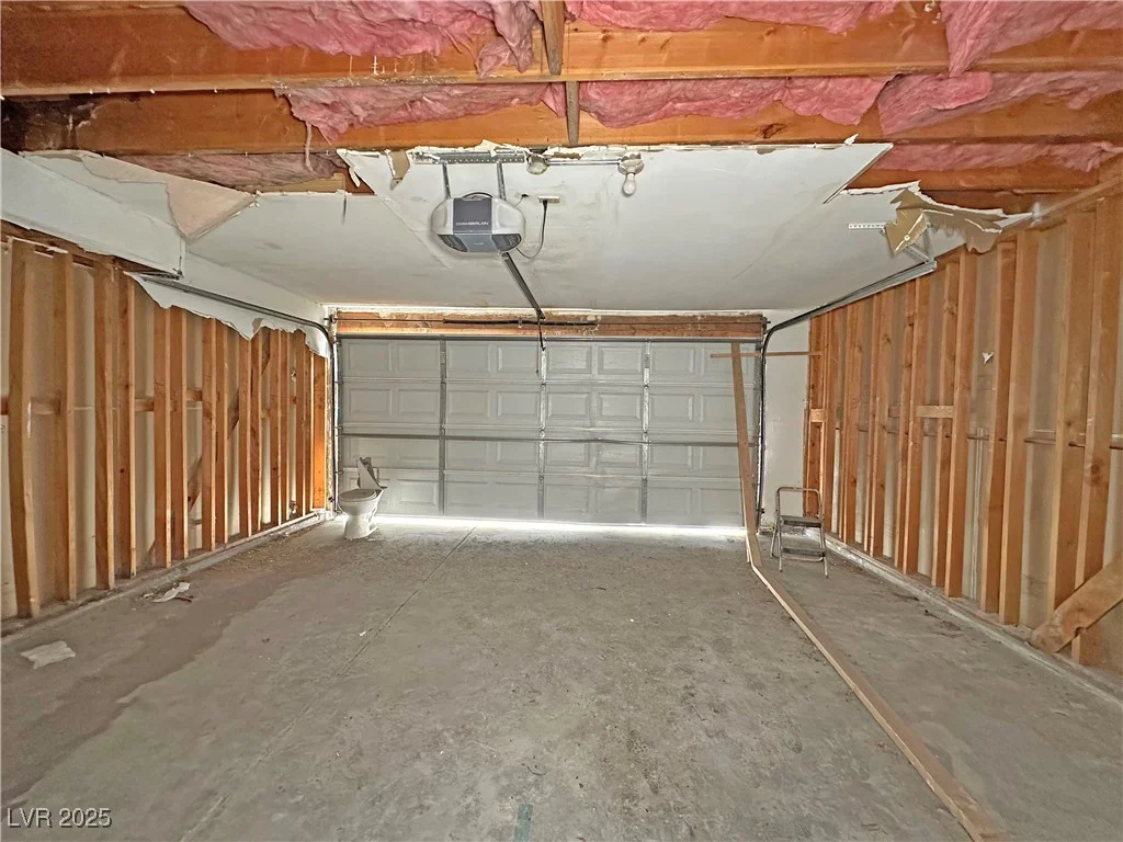 2471 Old Forge, Las Vegas, NV 89121