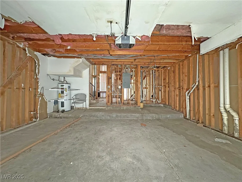 2471 Old Forge, Las Vegas, NV 89121