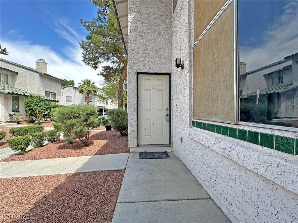 2471 Old Forge, Las Vegas, NV 89121